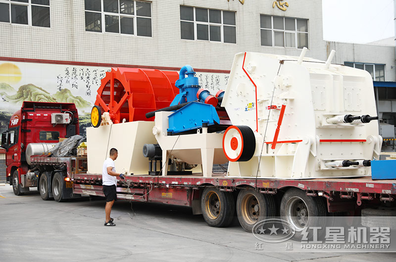 司機師傅打包洗砂機、細沙回收一體機準備發(fā)往安徽現(xiàn)場